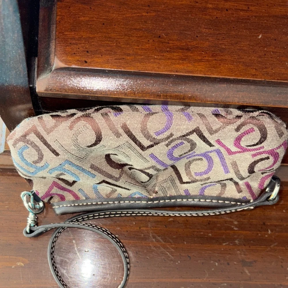 👛 Vintage Y2K Liz Claiborne Multicolor Logo Jacquard Wristlet Baguette 👛